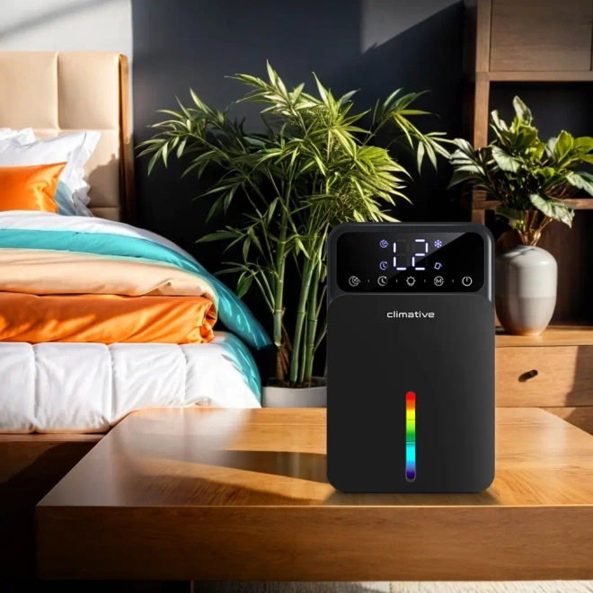 Cichy Pochłaniacz Wilgoci 1200ML Osuszacz Powietrza LUXE UV Wydajny czarny - położony na stole w sypialni